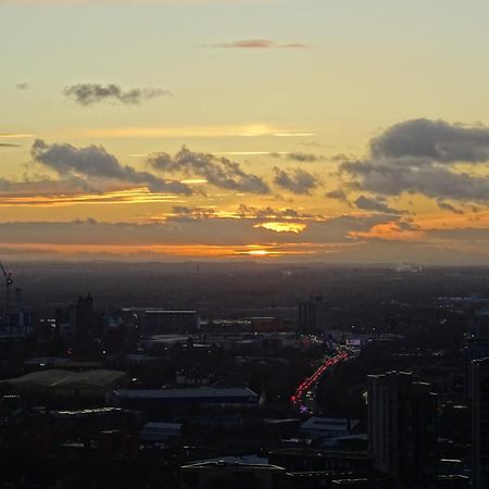 Luxury 2 Bed Penthouse With Stunning Views In Manchester City Centre Exterior photo